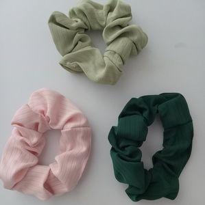 BUNDLE 3 SETS $15.   NEW 3 SCRUNCHIES - FALL COLORS  NWOT